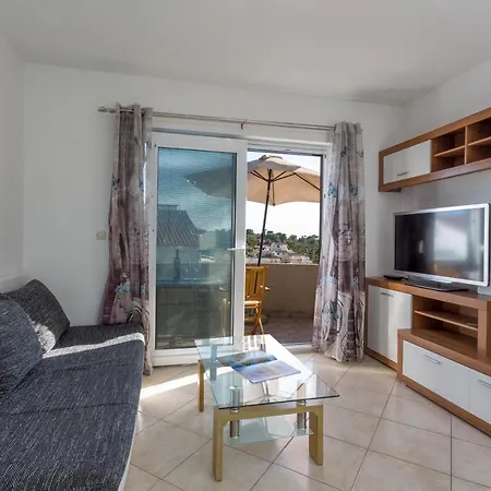 Lucy Apartment