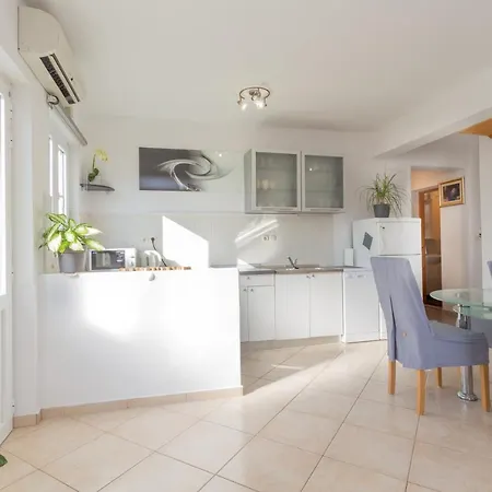 Apartman Lucy *